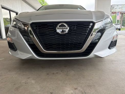 Used 2020 Nissan Altima 2.5 SR FWD image 25