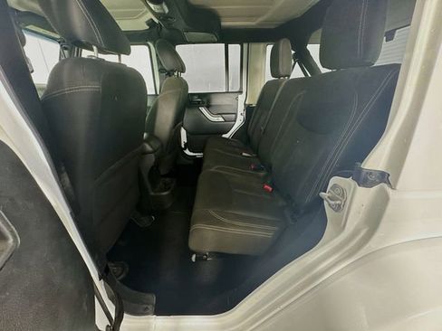 Used 2017 Jeep Wrangler Unlimited Sahara AWD/4WD image 25