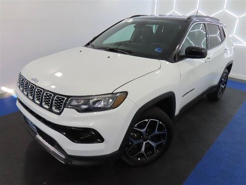 Used 2025 Jeep Compass Limited AWD/4WD image 4