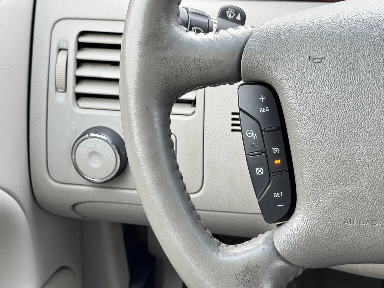 Used 2011 Buick Lucerne CXL FWD image 27