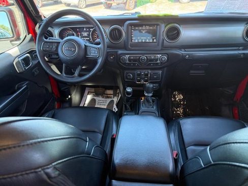 Used 2023 Jeep Gladiator Sport AWD/4WD image 8