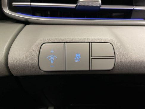Certified 2024 Hyundai Elantra Limited FWD image 30
