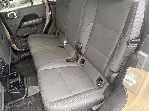 Used 2020 Jeep Gladiator Overland AWD/4WD image 42