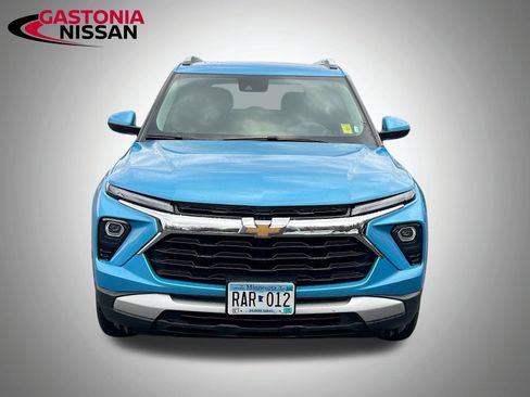 Used 2025 Chevrolet TrailBlazer LT image 2