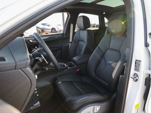 New 2026 Porsche Macan GTS image 5