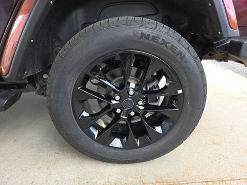 Used 2024 Jeep Wrangler Unlimited Sahara w/ Technology Group AWD/4WD image 69