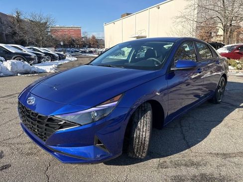 Used 2023 Hyundai Elantra SEL image 3