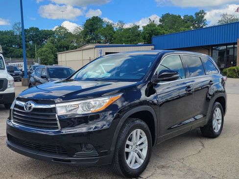 Used 2014 Toyota Highlander LE FWD image 32