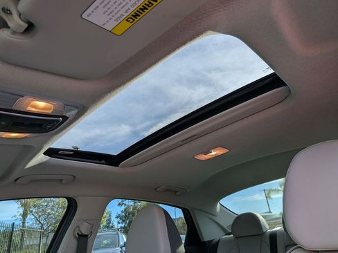 Used 2023 Hyundai Elantra Limited image 18