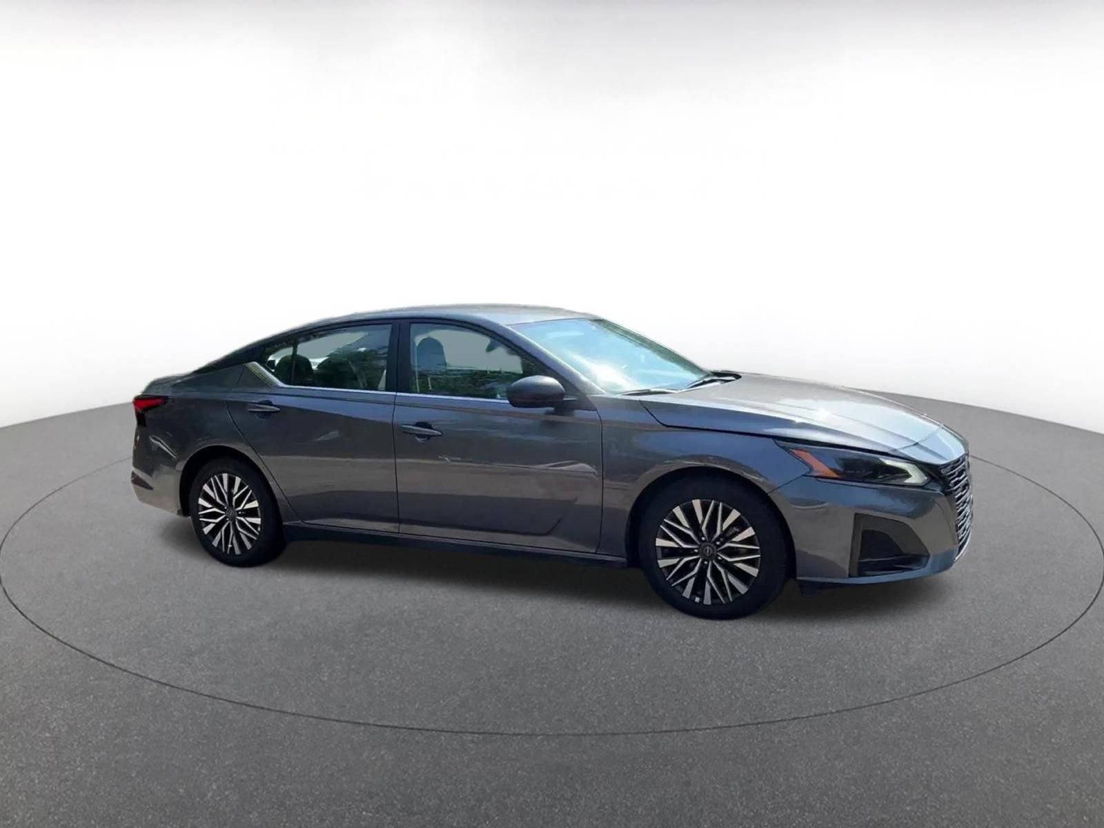 Used 2026 Nissan Altima 2.5 SV FWD image 2