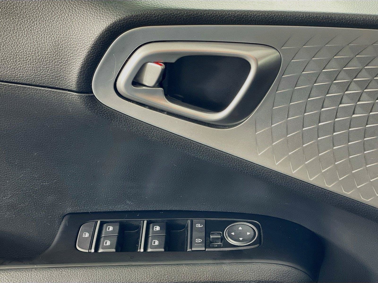 Certified 2025 Kia Soul LX w/ LX Technology Package FWD image 20