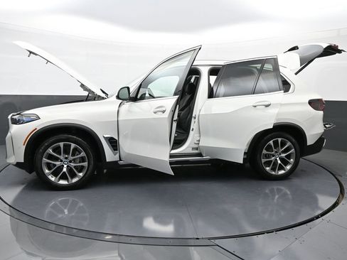 New 2025 BMW X5 xDrive40i w/ Parking Assistance Package image 45
