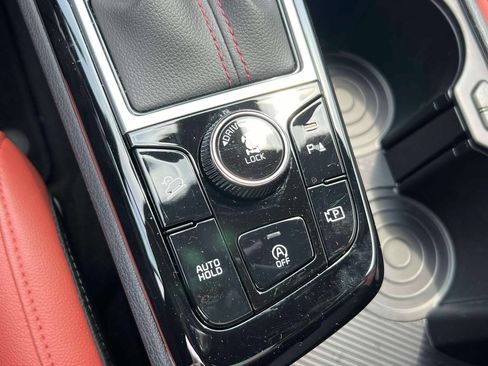 Certified 2025 Kia Sportage SX AWD/4WD image 31