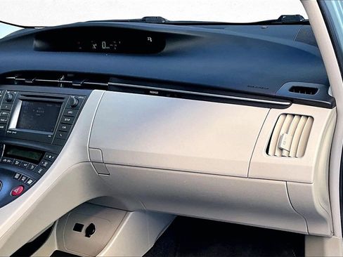 Used 2015 Toyota Prius Four image 26