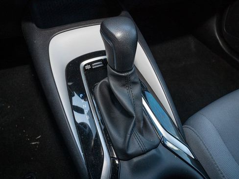 Certified 2025 Toyota Corolla SE image 15