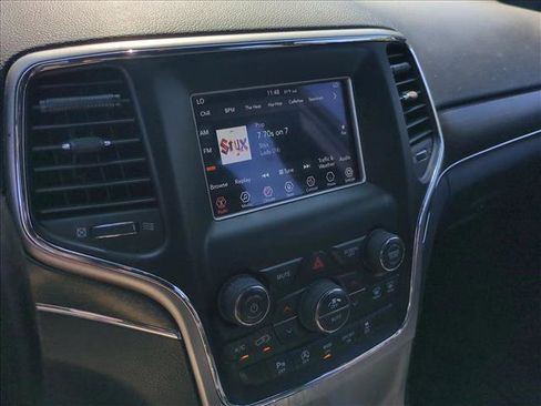 Used 2018 Jeep Grand Cherokee Limited image 14