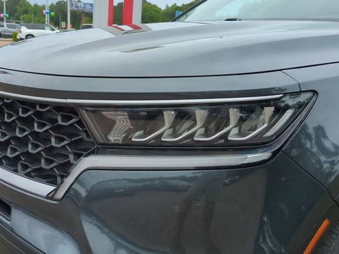 Used 2023 Kia Sorento LX FWD image 9