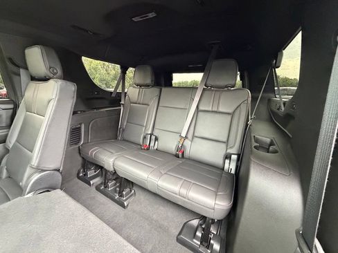 Used 2023 Chevrolet Suburban RST AWD/4WD image 7