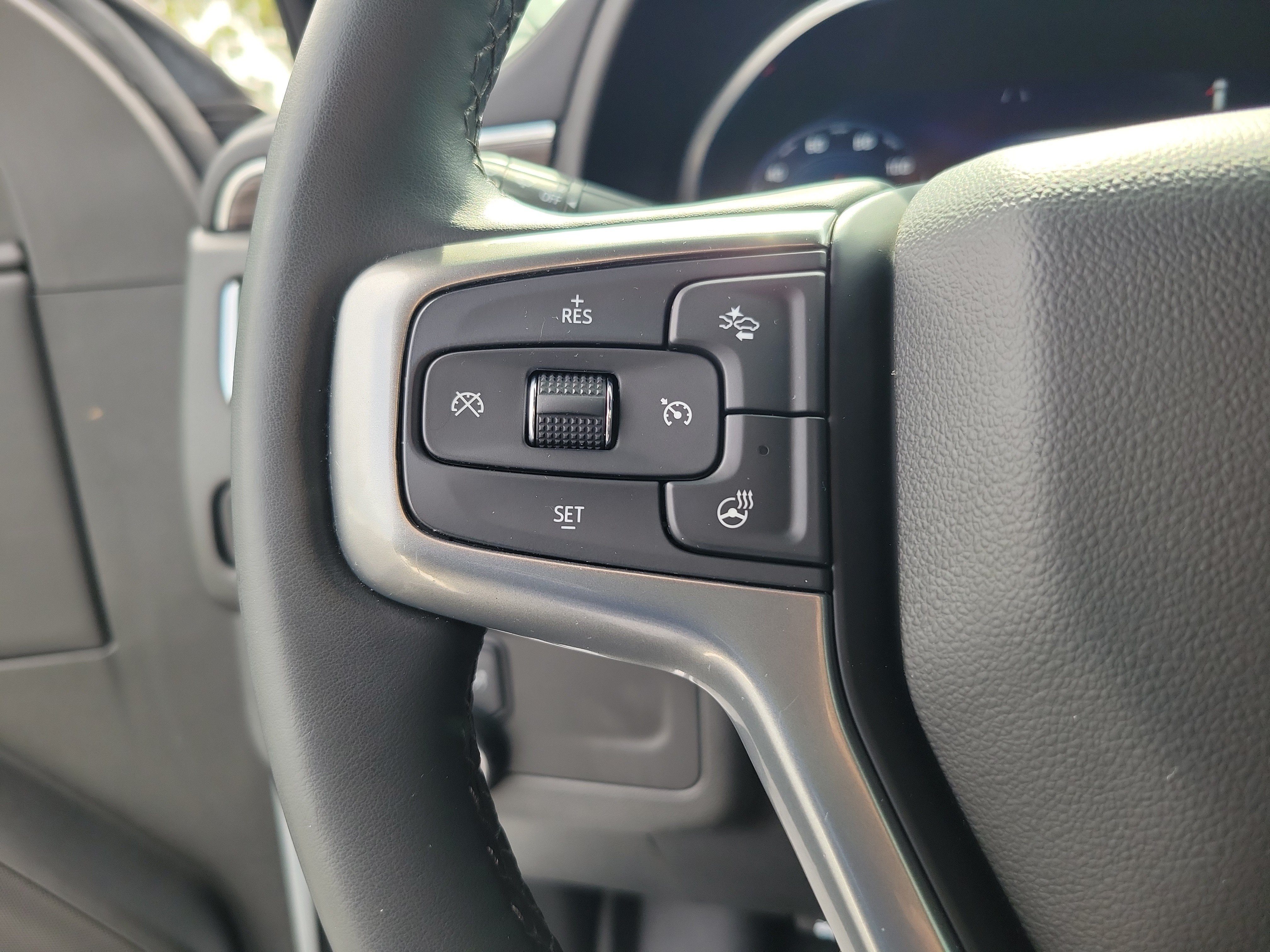 Used 2024 Chevrolet Suburban LT w/ Luxury Package RWD image 22