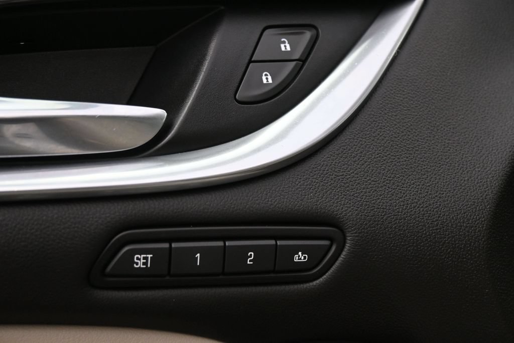 Used 2018 Buick Enclave Premium w/ Experience Buick Package FWD image 4