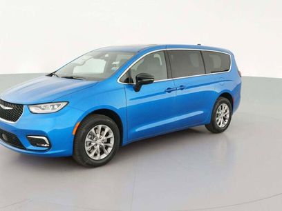 New 2026 Chrysler Pacifica Limited