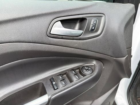 Used 2018 Ford Escape SE w/ SE Sync 3 Package AWD/4WD image 10