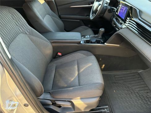 Used 2025 Toyota Camry LE image 10