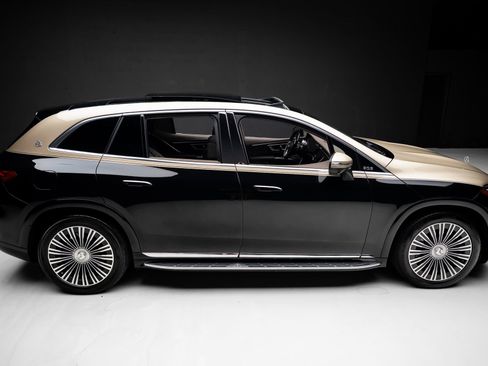 Used 2024 Mercedes-Benz Maybach EQS 680 4MATIC image 36