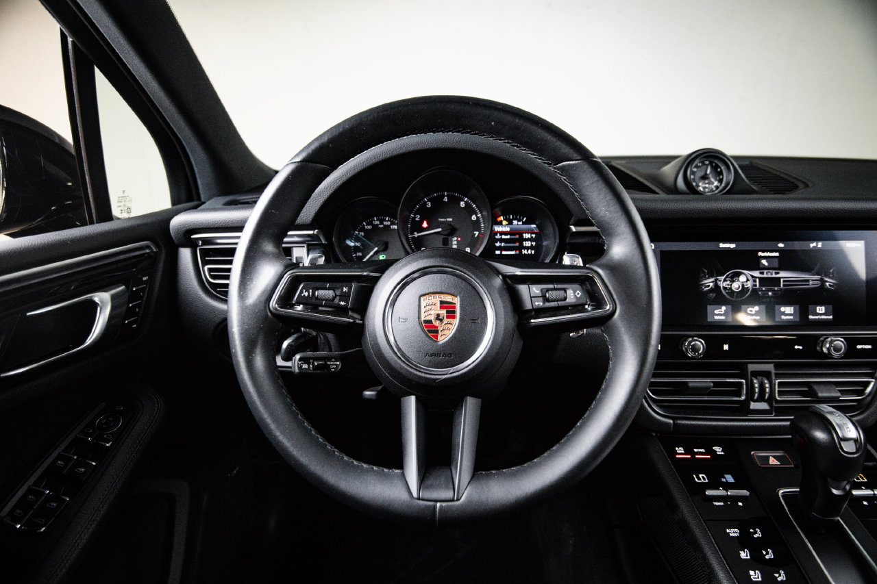 Certified 2024 Porsche Macan AWD/4WD image 24