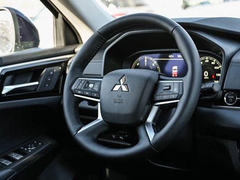 New 2025 Mitsubishi Outlander SEL image 15
