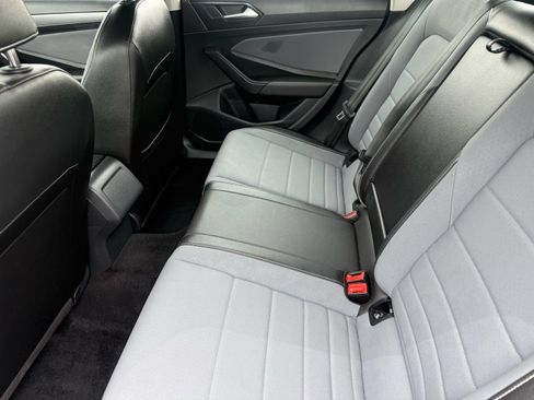 Used 2025 Volkswagen Jetta SE FWD image 27