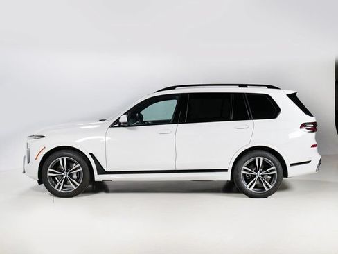Used 2026 BMW X7 xDrive40i w/ M Sport Package AWD/4WD image 2