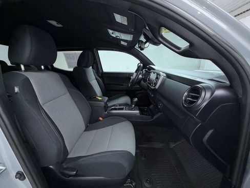 Used 2021 Toyota Tacoma TRD Sport w/ Technology Package AWD/4WD image 6