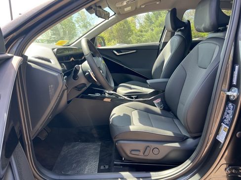 New 2025 Kia Niro EX w/ EX Cold Weather Package image 9