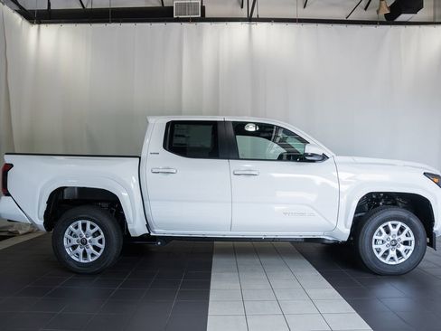 New 2026 Toyota Tacoma SR5 AWD/4WD image 3