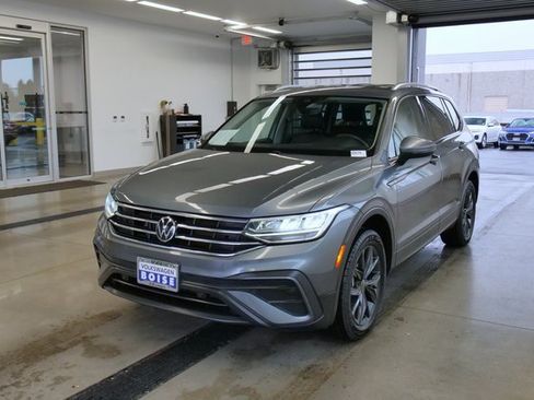 Used 2022 Volkswagen Tiguan SE image 3