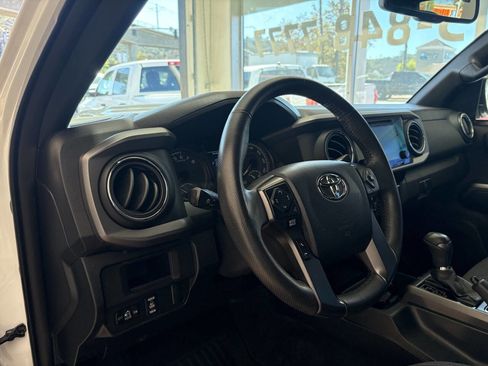 Used 2016 Toyota Tacoma TRD Sport w/ Towing Package image 16