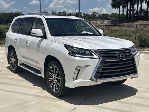 Used 2020 Lexus LX 570 4WD w/ Luxury Package image 12