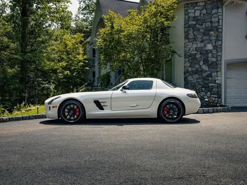 Used 2013 Mercedes-Benz SLS AMG GT Coupe image 2