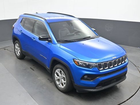 Used 2024 Jeep Compass Latitude AWD/4WD image 32