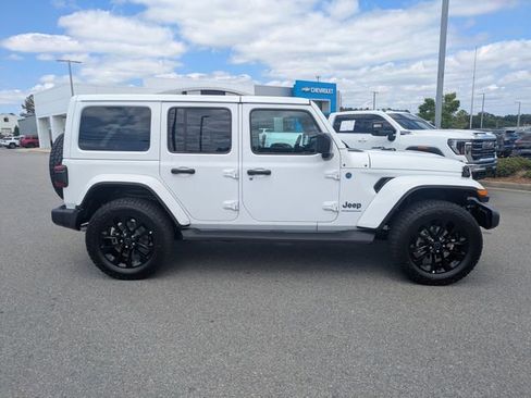 Used 2025 Jeep Wrangler Unlimited Sahara AWD/4WD image 3