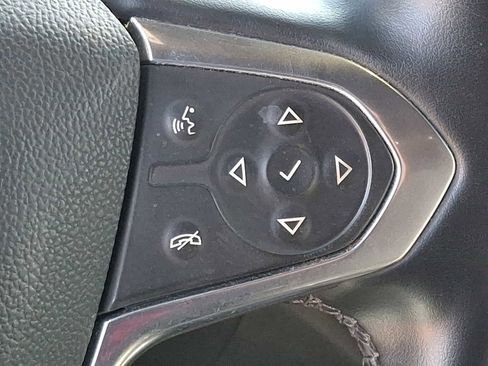 Used 2023 Chevrolet Traverse LT image 24