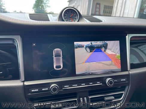 Used 2020 Porsche Macan S image 21