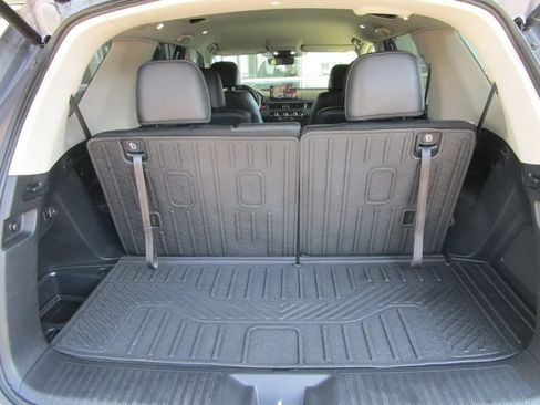 Used 2025 Honda Pilot EX-L image 13