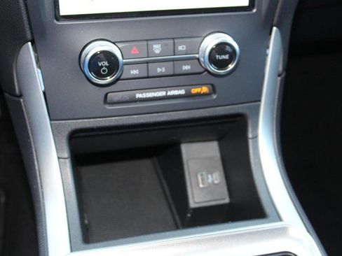 Used 2024 Ford Edge SEL image 37