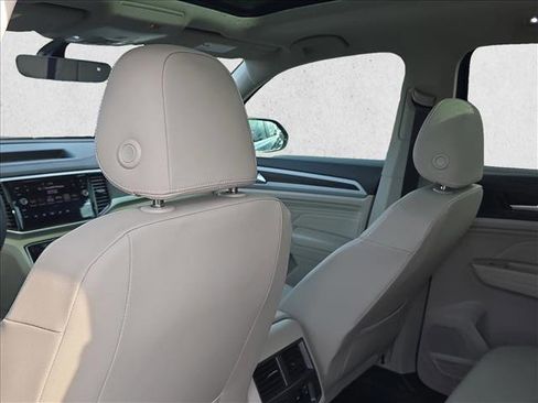 Used 2023 Volkswagen Atlas SE w/ Panoramic Sunroof Package image 16