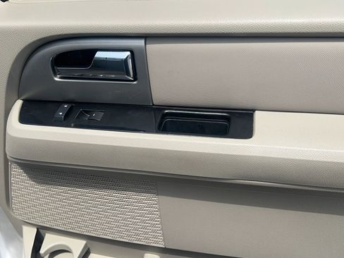 Used 2013 Ford Expedition Limited RWD image 26