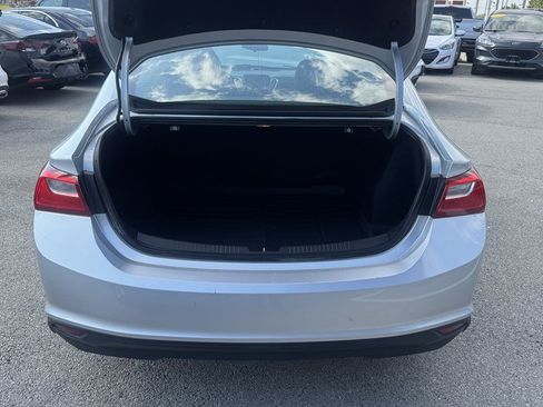 Used 2017 Chevrolet Malibu LT FWD image 11