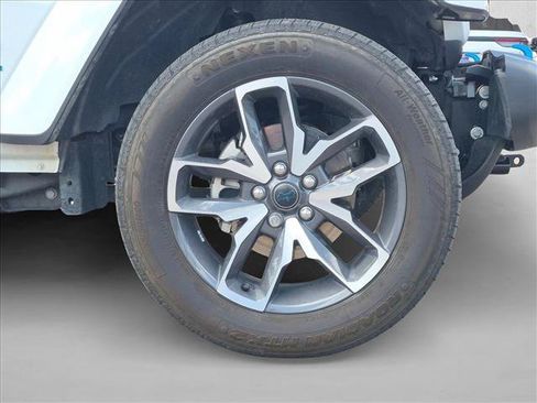Used 2024 Jeep Wrangler Unlimited w/ Convenience Group AWD/4WD image 23