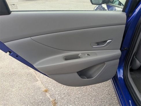 Used 2024 Hyundai Elantra SEL image 25